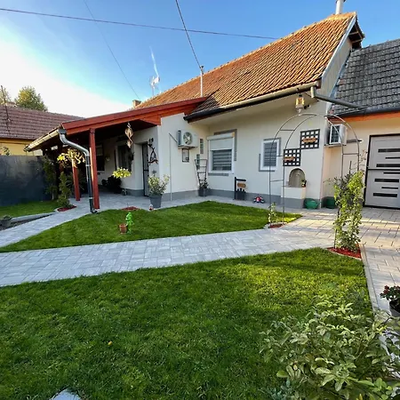Royal Gold Apartman Kiskunhalas Exterior photo